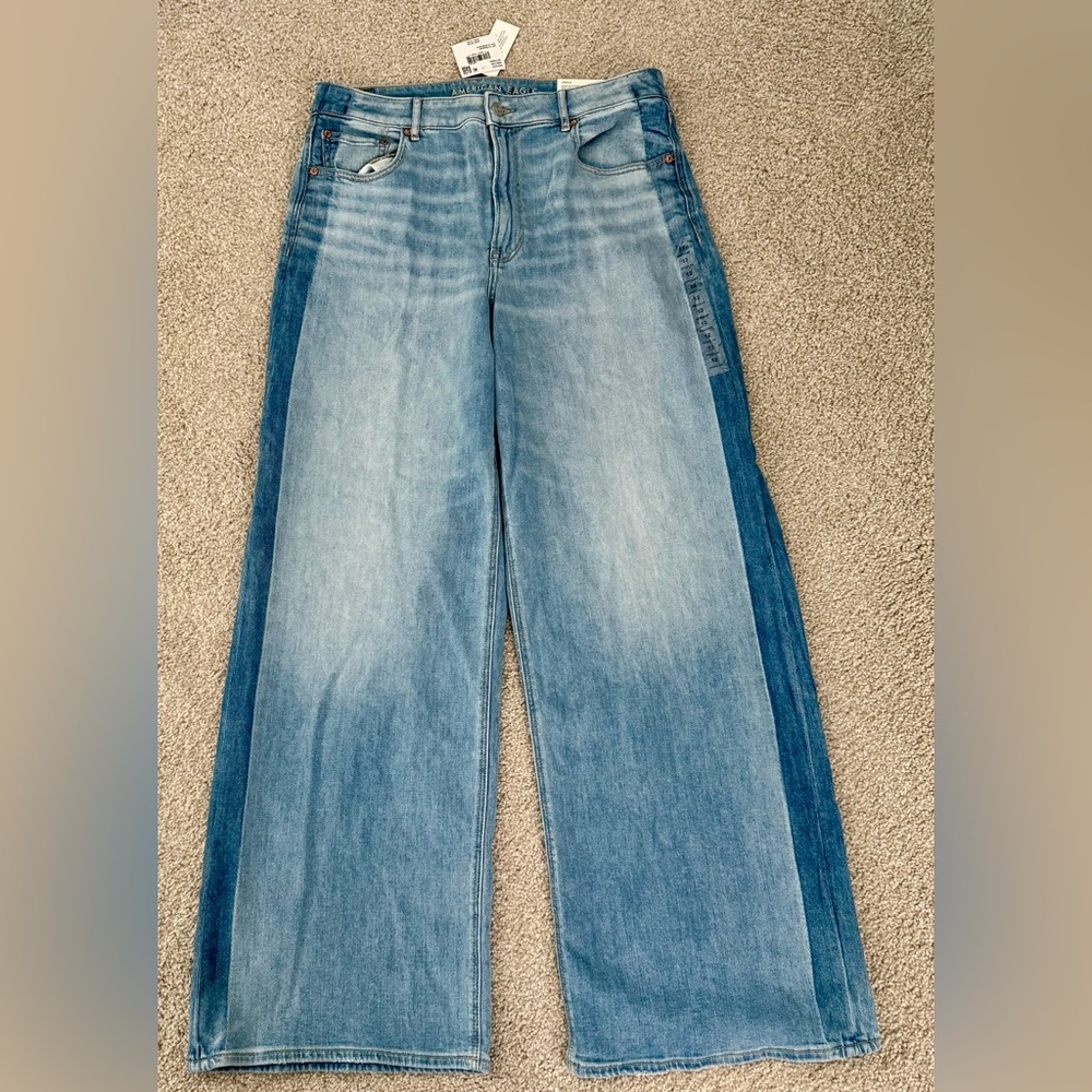 NWT American Eagle Dreamy Drape Super High Rise wide leg Jeans with side stripe